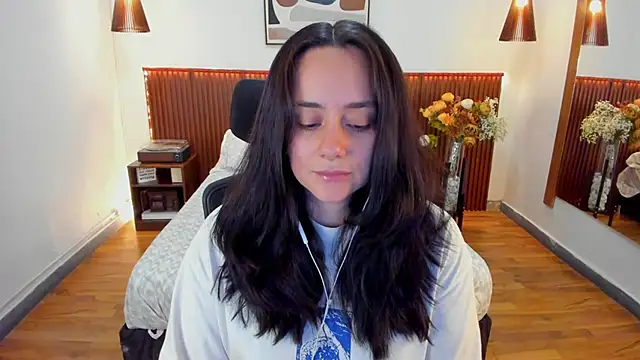 Snapshot of KatherineBond chatting on 05.14.26 KatherineBond online show from 05.14.26
