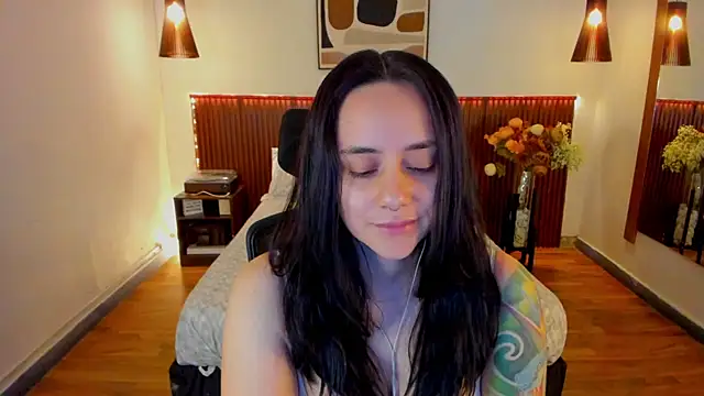 Snapshot of KatherineBond chatting on 05.16.26 KatherineBond online show from 05.16.26