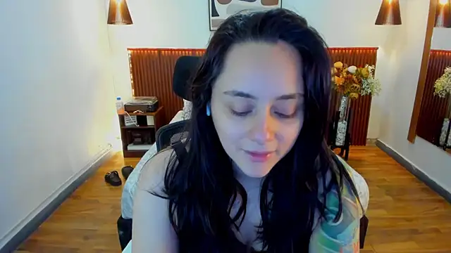 Snapshot of KatherineBond chatting on 05.19.26 KatherineBond online show from 05.19.26