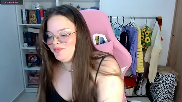 Snapshot of Gabiwaifu chatting on 11.12.25 Gabiwaifu online show from 11.12.25