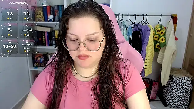 Snapshot of Gabiwaifu chatting on 11.15.25 Gabiwaifu online show from 11.15.25