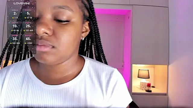 Snapshot of tamaraa_smiith chatting on 02.08.25 tamaraa smiith online show from 02.08.25