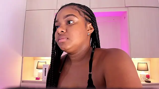 Snapshot of tamaraa_smiith chatting on 02.13.25 tamaraa smiith online show from 02.13.25