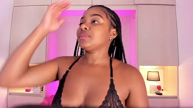 Snapshot of tamaraa_smiith chatting on 02.13.25 tamaraa smiith online show from 02.13.25