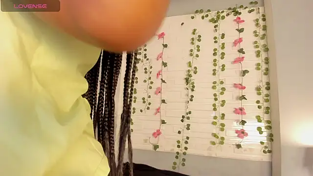 Snapshot of tamaraa_smiith chatting on 02.15.25 tamaraa smiith online show from 02.15.25