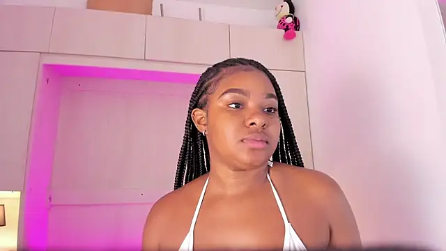 Snapshot of tamaraa_smiith chatting on 02.18.25 tamaraa smiith online show from 02.18.25