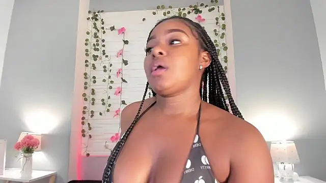 Snapshot of tamaraa_smiith chatting on 02.24.25 tamaraa smiith online show from 02.24.25