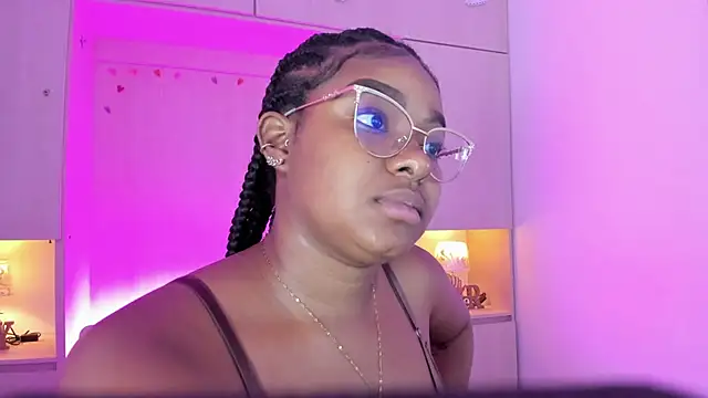 Snapshot of tamaraa_smiith chatting on 10.11.25 tamaraa smiith online show from 10.11.25