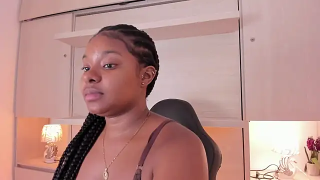 Snapshot of tamaraa_smiith chatting on 10.16.25 tamaraa smiith online show from 10.16.25