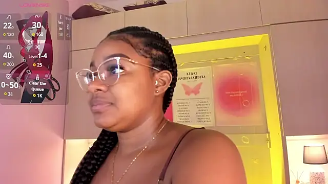 Snapshot of tamaraa_smiith chatting on 10.25.25 tamaraa smiith online show from 10.25.25