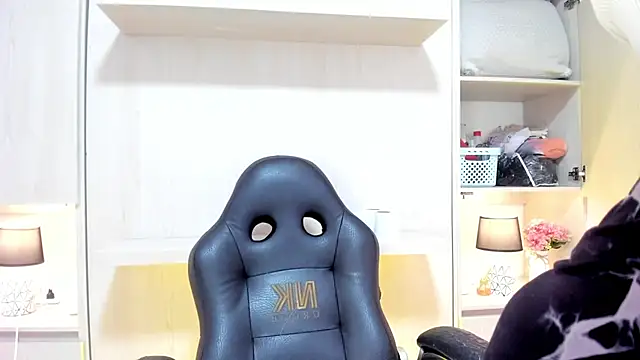 Snapshot of tamaraa_smiith chatting on 10.28.25 tamaraa smiith online show from 10.28.25