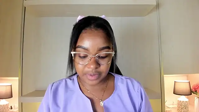 Snapshot of tamaraa_smiith chatting on 11.25.25 tamaraa smiith online show from 11.25.25