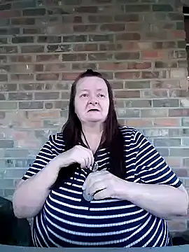 Snapshot of Bayou_Woman68 chatting on 10.29.25 Bayou Woman68 online show from 10.29.25