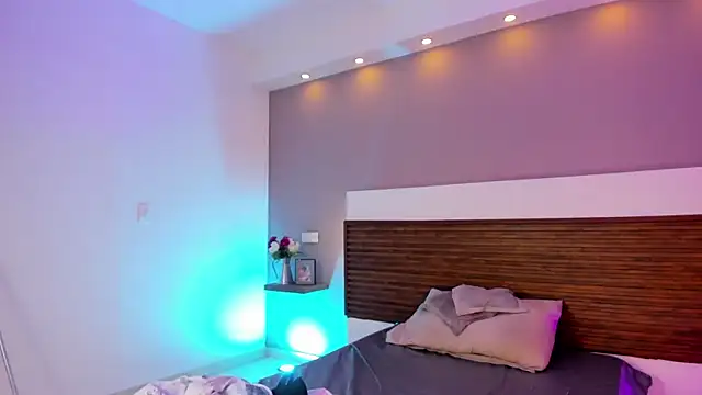 Adelehottman online show from 04.12.26