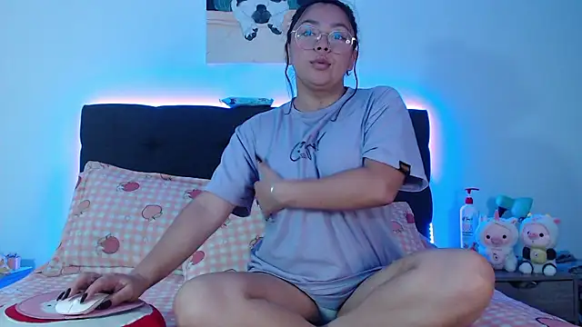 Snapshot of Peach-Lawrence chatting on 12.06.24 Peach-Lawrence online show from 12.06.24