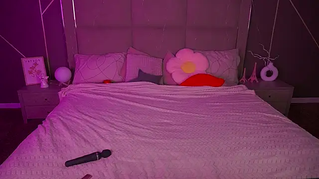 SusieWood online show from 02.28.26