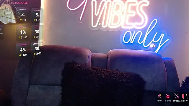 Snapshot of LOLIITA__LOVE chatting on 01.18.25 LOLIITA LOVE online show from 01.18.25