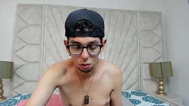 Derek and Skarlet online show from 02.21.25