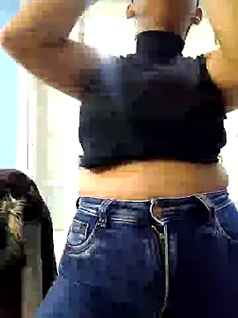 Snapshot of _Miaaleon chatting on 03.10.25 Miaaleon online show from 03.10.25