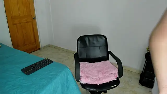 Snapshot of _Little_angel69 chatting on 01.04.25 Little angel69 online show from 01.04.25