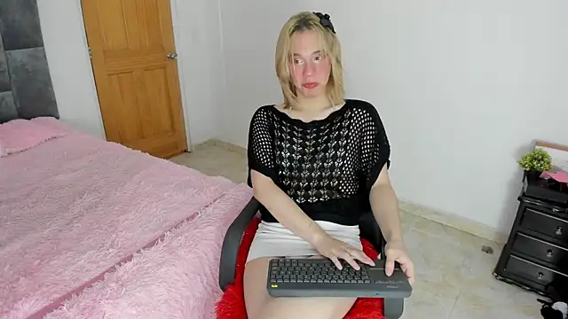 Snapshot of _Little_angel69 chatting on 02.28.25 Little angel69 online show from 02.28.25