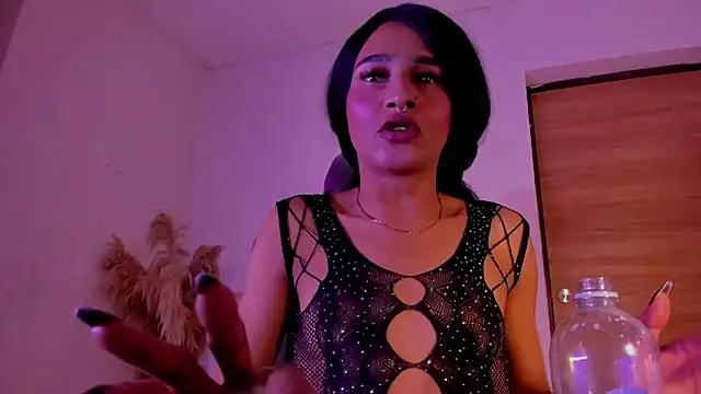 carolinemiller7 online show from 12.14.25