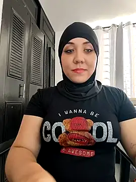 Snapshot of AmbarBurhan chatting on 01.14.25 AmbarBurhan online show from 01.14.25