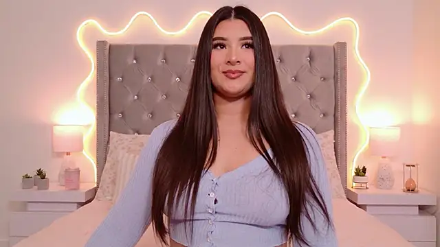 Snapshot of JuliaSUMMERS2022 chatting on 10.21.25 JuliaSUMMERS2022 online show from 10.21.25