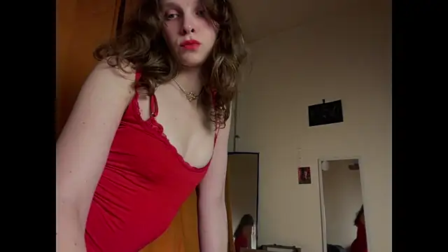 Snapshot of MikkyMoony chatting on 11.28.25 MikkyMoony online show from 11.28.25