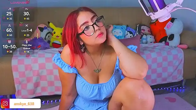 Snapshot of AnngelaSkye chatting on 10.16.25 AnngelaSkye online show from 10.16.25