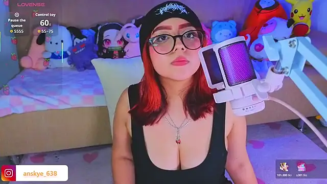 Snapshot of AnngelaSkye chatting on 11.12.25 AnngelaSkye online show from 11.12.25