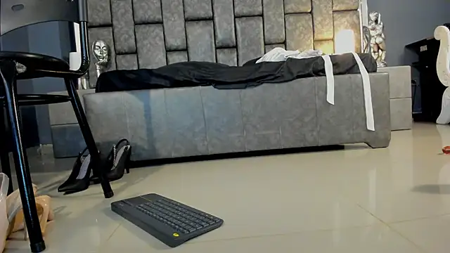 Snapshot of Matureyulyet chatting on 02.22.25 Matureyulyet online show from 02.22.25