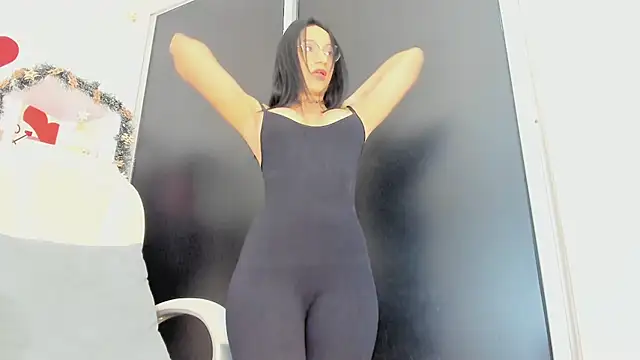 UrNewFantasy online show from 01.08.25