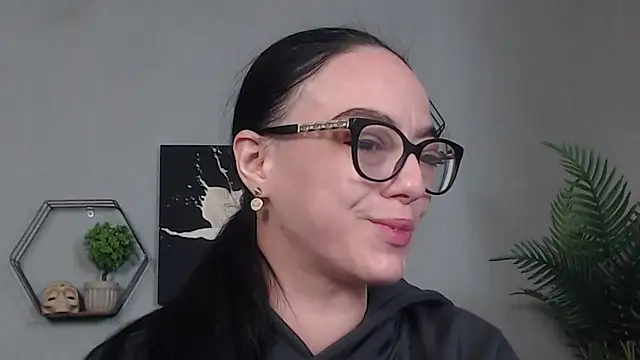 Snapshot of IzabelllNoir chatting on 05.11.26 IzabelllNoir online show from 05.11.26