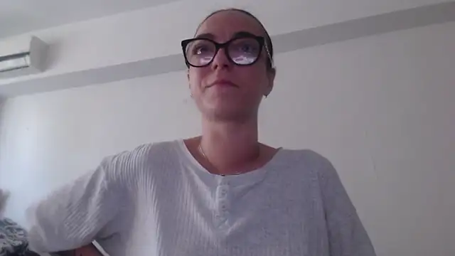 Snapshot of IzabelllNoir chatting on 06.10.26 IzabelllNoir online show from 06.10.26