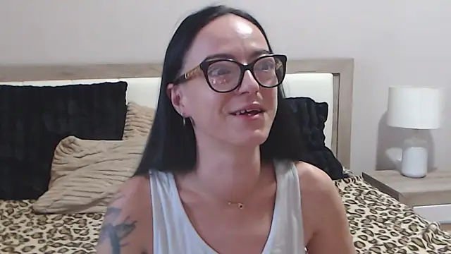 Snapshot of IzabelllNoir chatting on 06.16.26 IzabelllNoir online show from 06.16.26