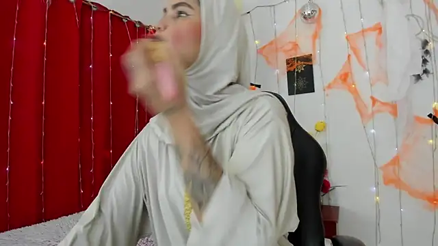 AishaAmin  online show from 10.29.25