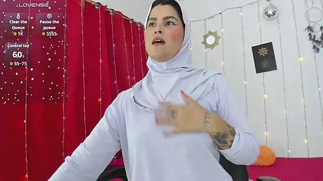 Snapshot of AishaAmin_ chatting on 01.17.26 AishaAmin online show from 01.17.26