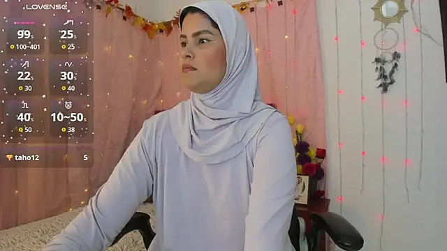 Snapshot of AishaAmin_ chatting on 02.10.26 AishaAmin online show from 02.10.26