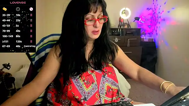 Snapshot of YourDreamLoverr chatting on 11.26.25 YourDreamLoverr online show from 11.26.25