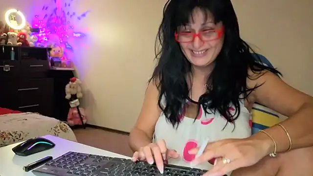 Snapshot of YourDreamLoverr chatting on 12.02.25 YourDreamLoverr online show from 12.02.25