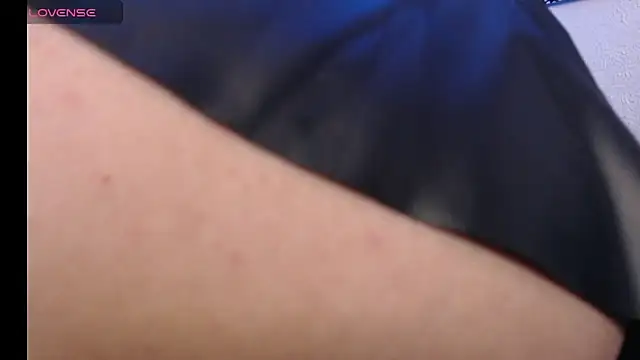 Snapshot of niakat_ chatting on 09.30.25 niakat online show from 09.30.25