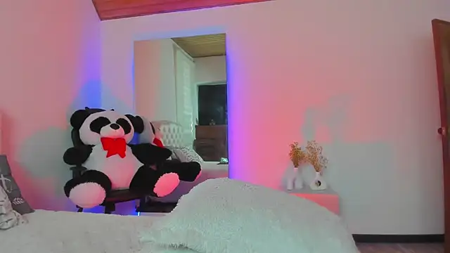 AtheneaRossi online show from 03.21.25