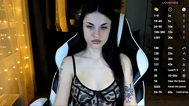 Mary   Moore online show from 11.22.25