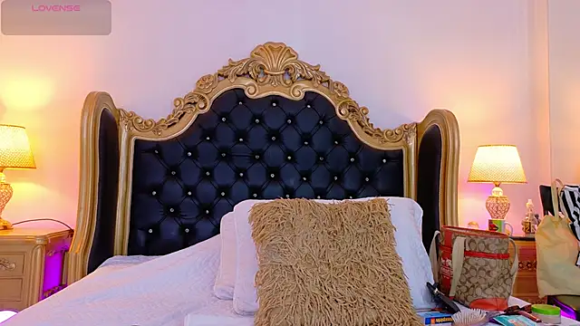 Snapshot of AdelinaVans chatting on 03.18.26 AdelinaVans online show from 03.18.26