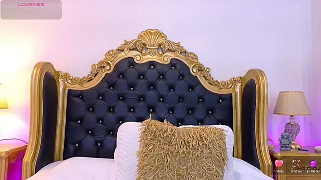 Snapshot of AdelinaVans chatting on 04.14.26 AdelinaVans online show from 04.14.26