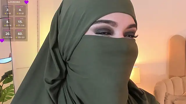 Snapshot of anna-henao chatting on 05.16.26 anna-henao online show from 05.16.26
