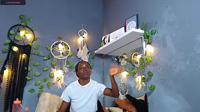 ItsVenuss online show from 02.25.25