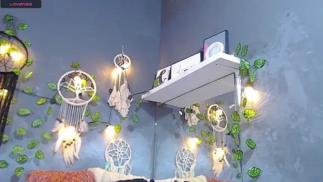 ItsVenuss online show from 03.19.25