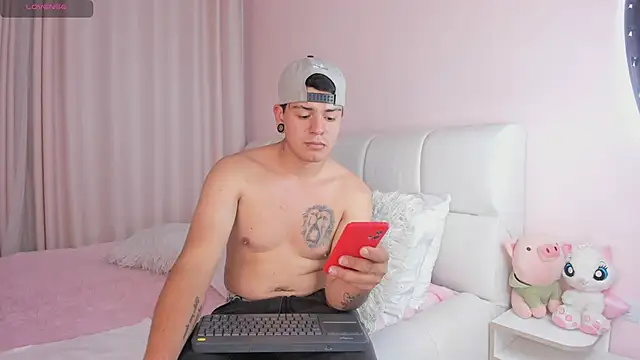 Snapshot of lucy_Bensonn chatting on 02.27.25 lucy Bensonn online show from 02.27.25